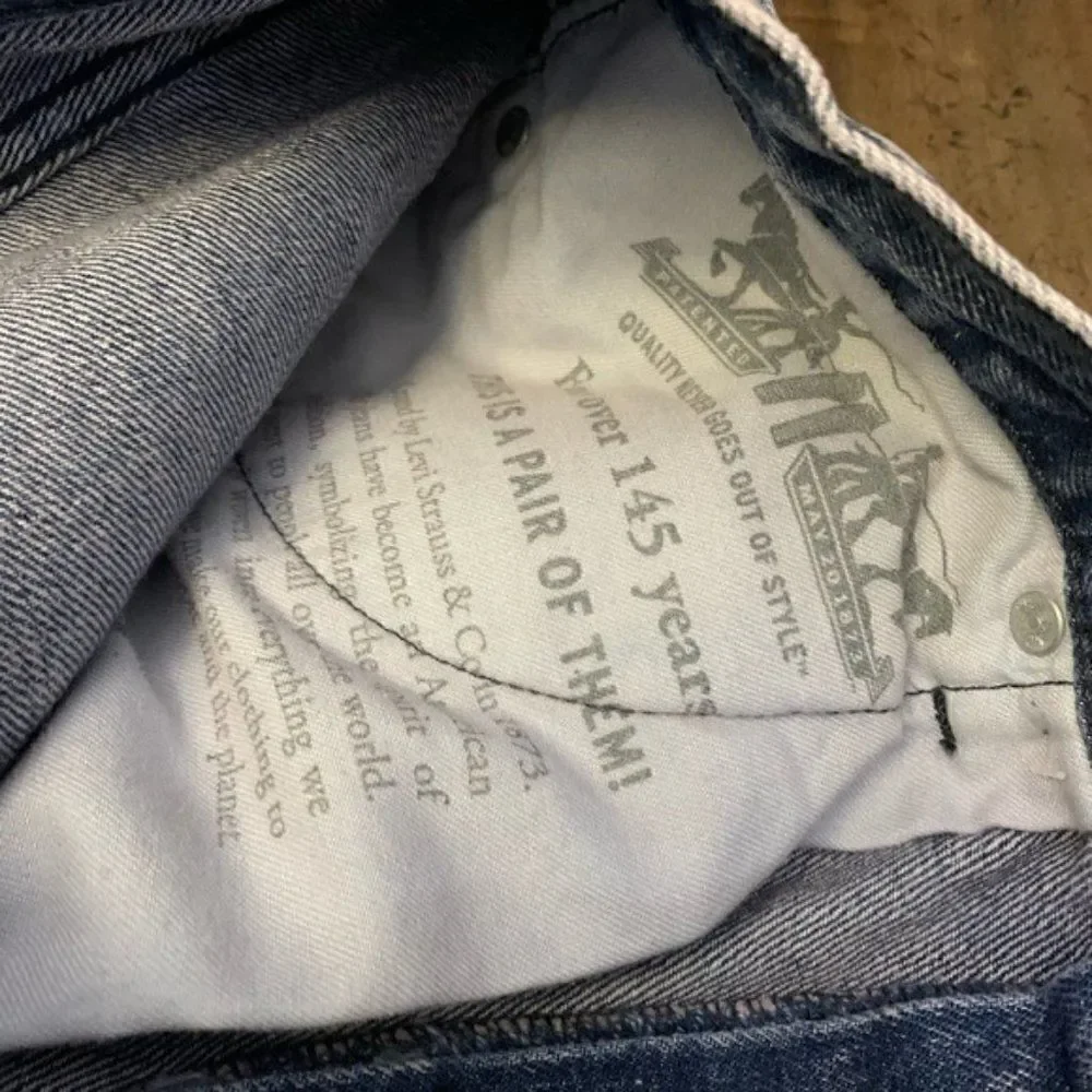 Levi's Loose Straight-Denim Shorts